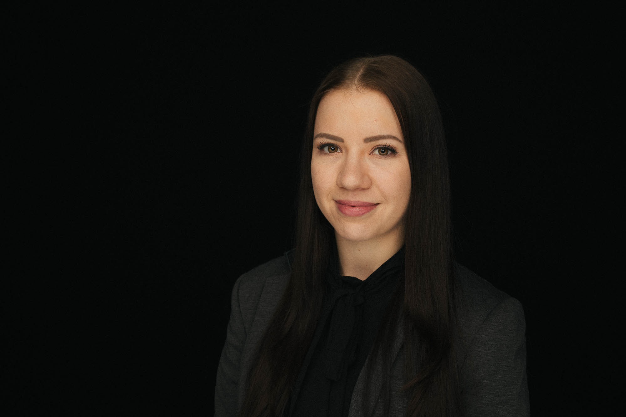 Export x3 Headshot  06316 Dez 01 2019 Headshots 2019  Miro Nicole Nadine